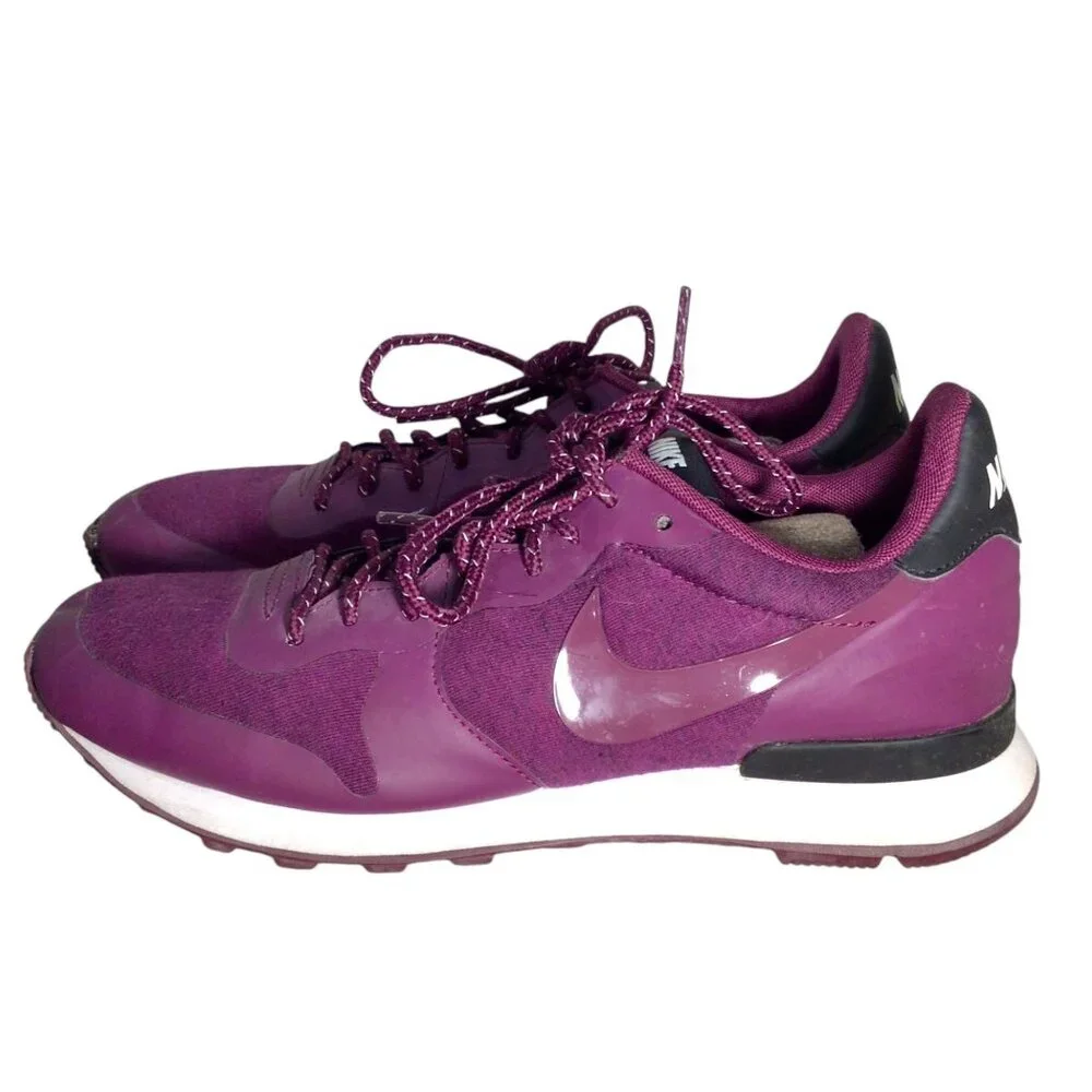 Nike women internationalist